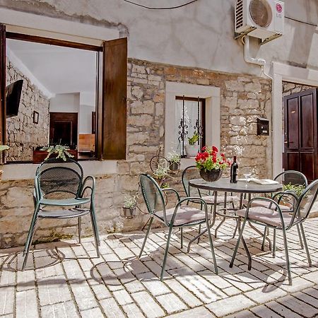 Apartments Taylor Ровинь Экстерьер фото