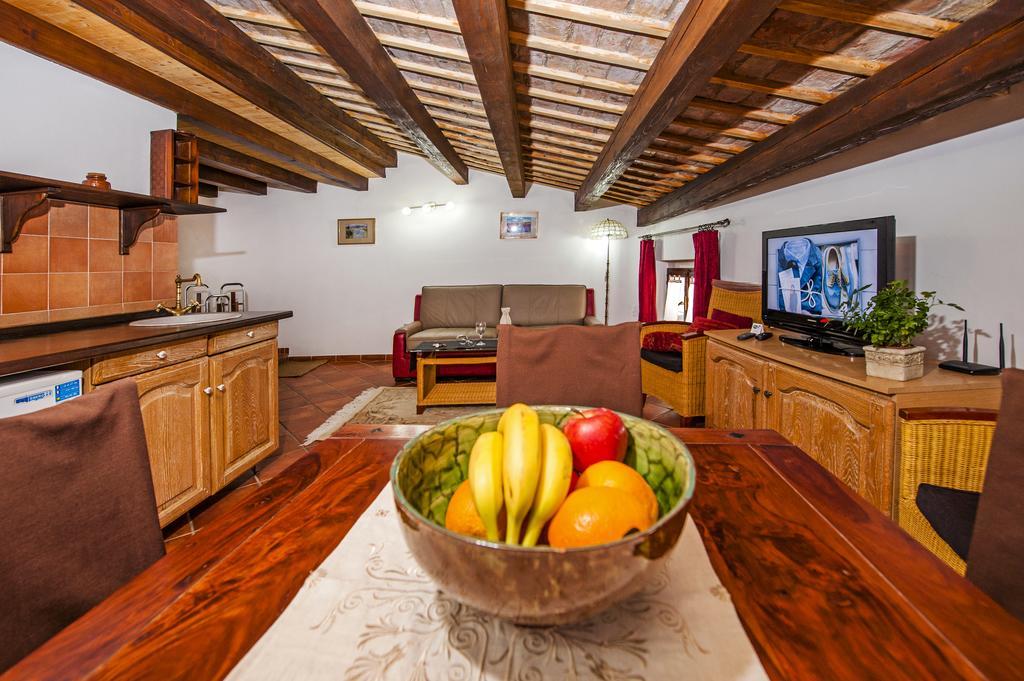 Apartments Taylor Ровинь Экстерьер фото