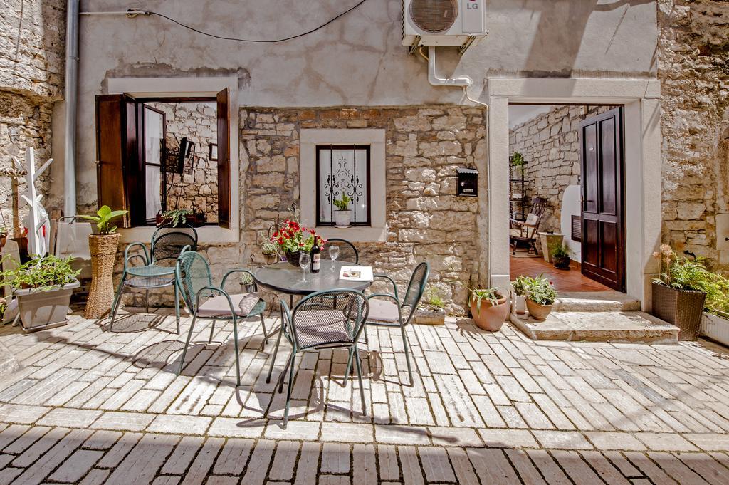 Apartments Taylor Ровинь Экстерьер фото