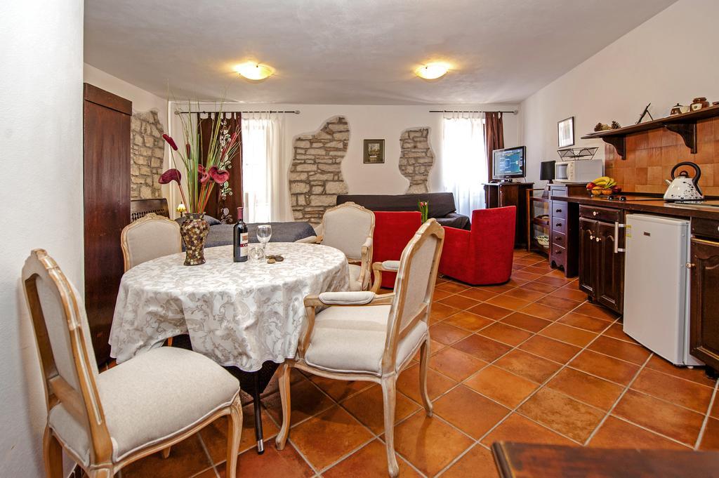 Apartments Taylor Ровинь Экстерьер фото